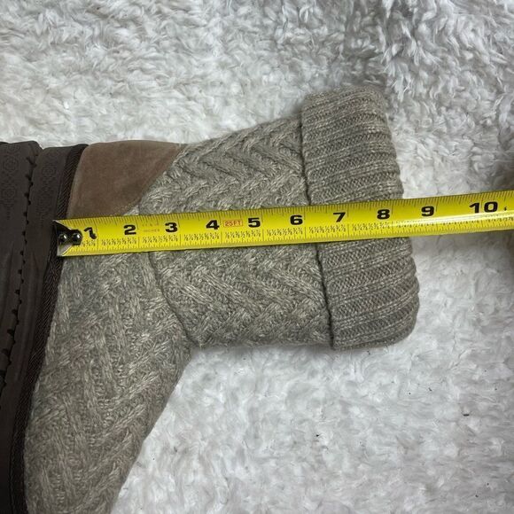 Mukluks beige and gray knit boots brown faux suede trim faux fur lining … - Picture 10 of 12